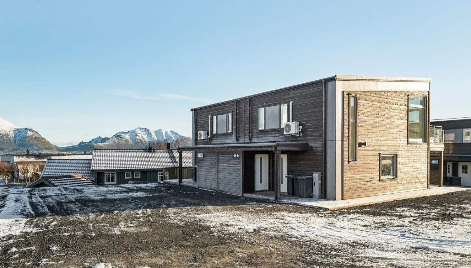 Svingveien — Double house, Gravdal, Lofoten, Norway — photo 4
